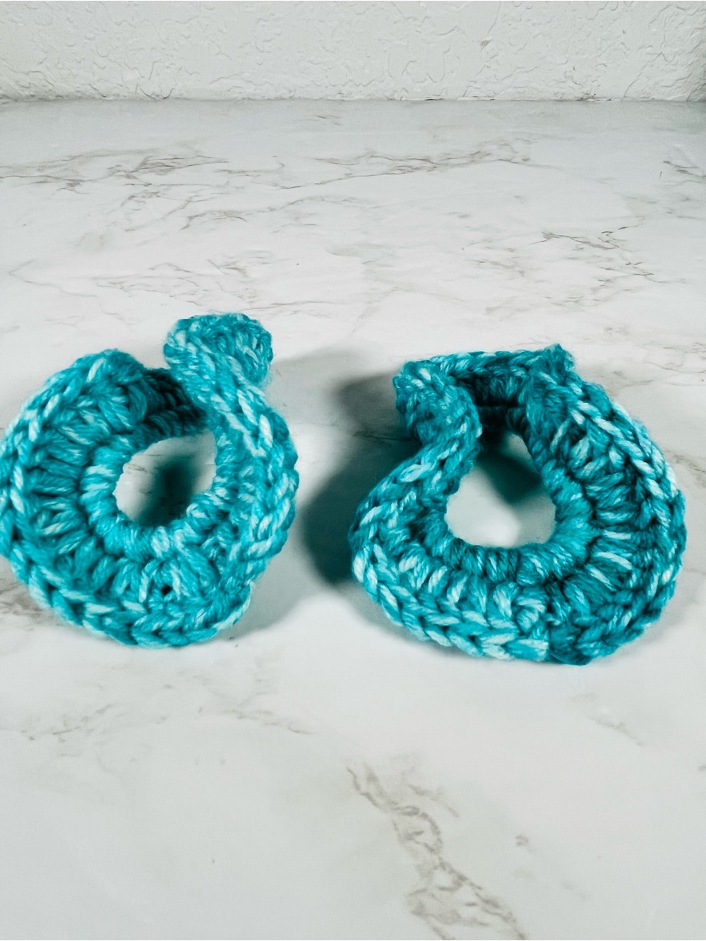 Teal Crochet Drawstring Bag With 2 Matching Scrunchies - Picture 9 of 10